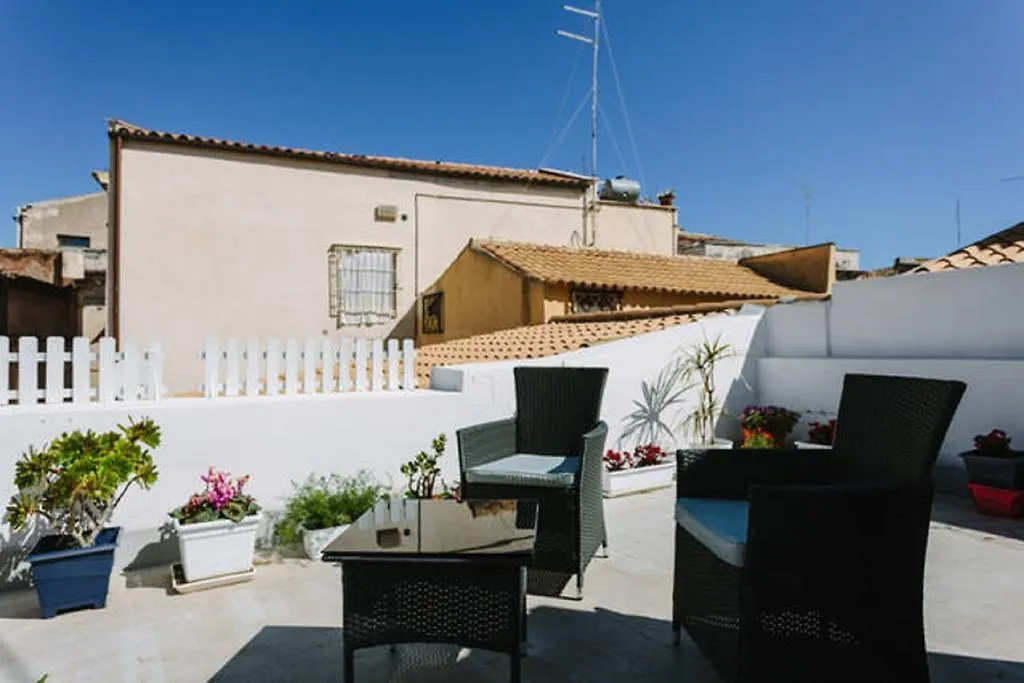 سيراكوزا Charming Apartment Ortigia 0*,
